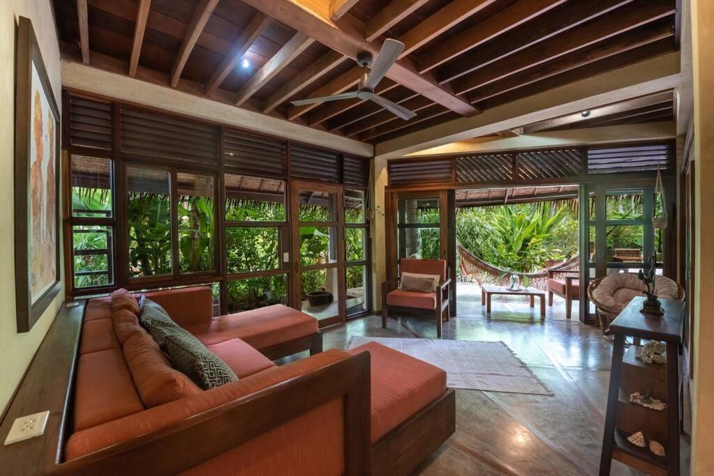 Alaia Hideaway Villa General Luna  Eksteriør billede