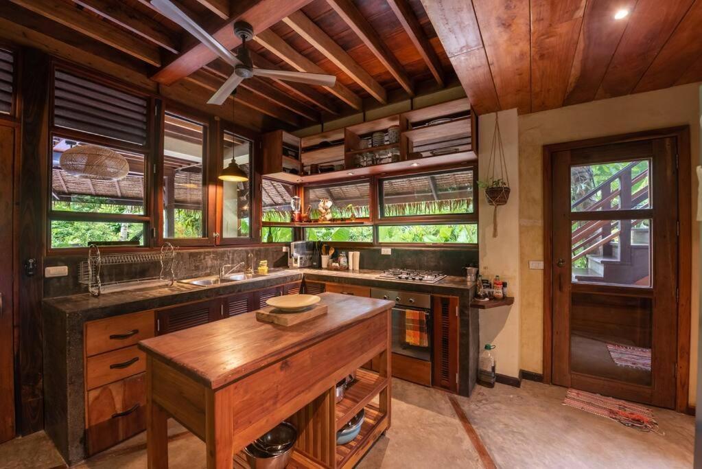 Alaia Hideaway Villa General Luna  Eksteriør billede