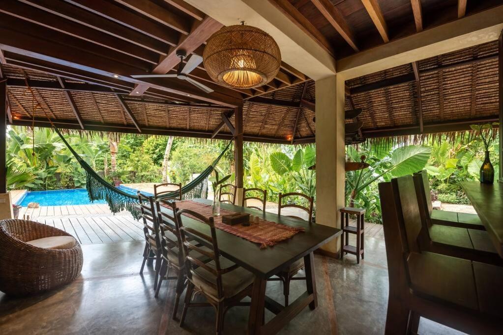 Alaia Hideaway Villa General Luna  Eksteriør billede