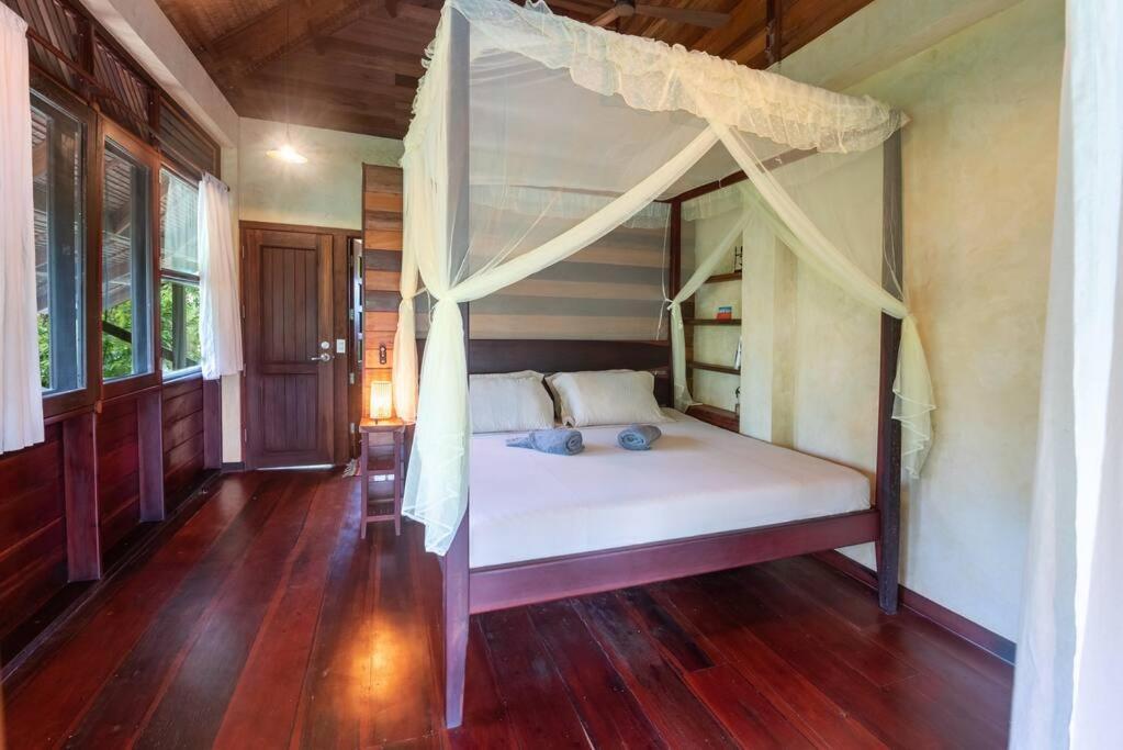 Alaia Hideaway Villa General Luna  Eksteriør billede